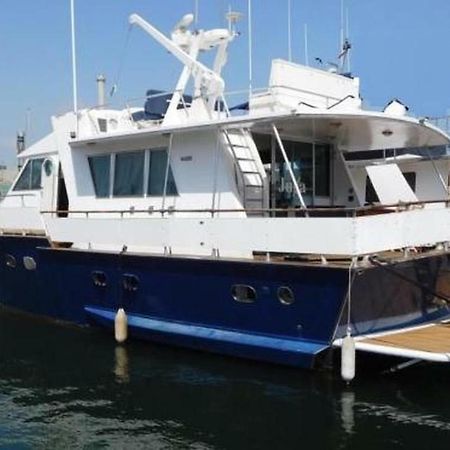 Your Own Private Yacht Hotel ซานต์อาเตรียเดเบซอซ ภายนอก รูปภาพ