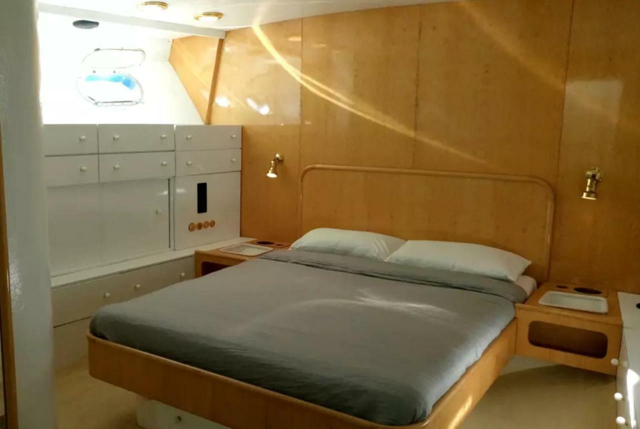 Your Own Private Yacht Hotel ซานต์อาเตรียเดเบซอซ ภายนอก รูปภาพ