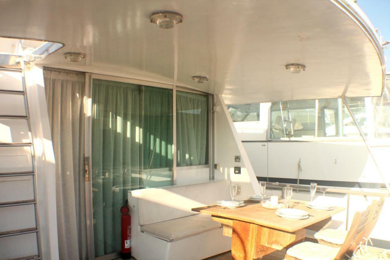 Your Own Private Yacht Hotel ซานต์อาเตรียเดเบซอซ ภายนอก รูปภาพ
