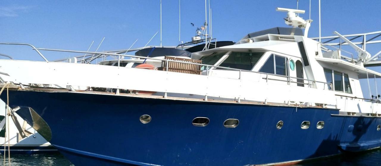 Your Own Private Yacht Hotel ซานต์อาเตรียเดเบซอซ ภายนอก รูปภาพ