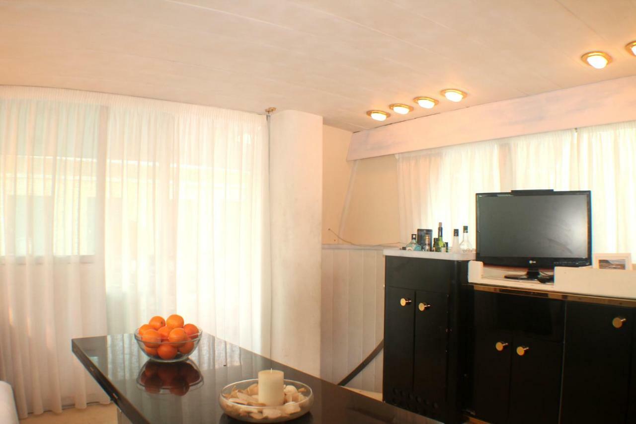 Your Own Private Yacht Hotel ซานต์อาเตรียเดเบซอซ ภายนอก รูปภาพ